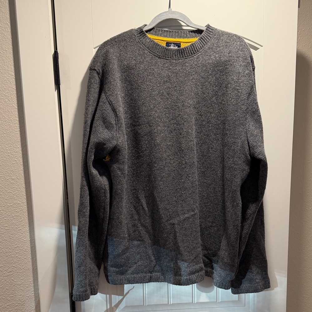 Stussy Mens Gray Crew Neck yellow lined Sweater